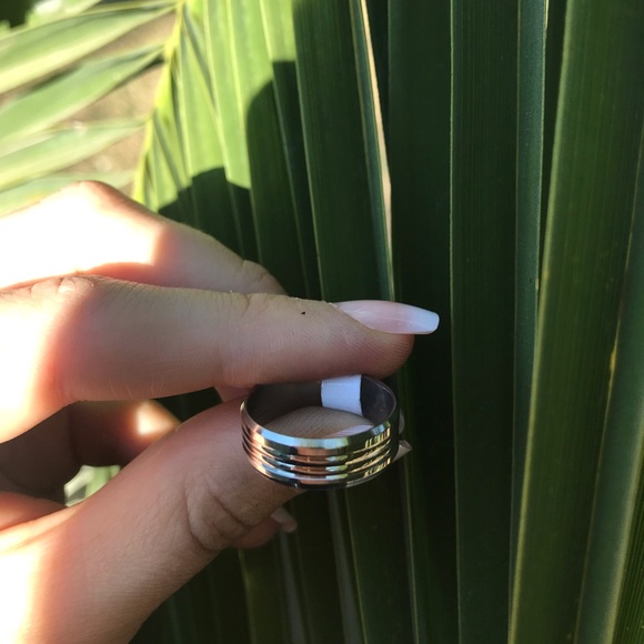 NWT stainless steel silver ring - Picture 4 of 4